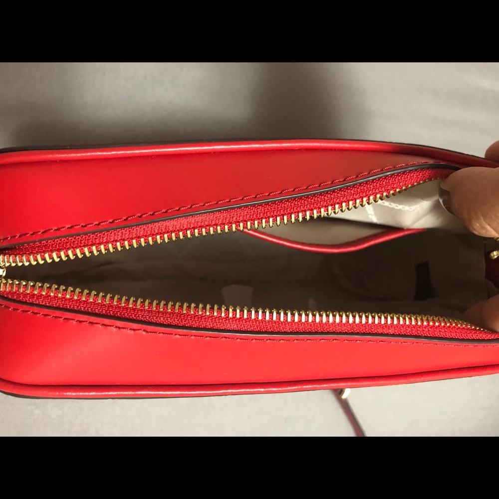 MICHAEL KORS Medium Camera Crossbody - Picture 4 of 6